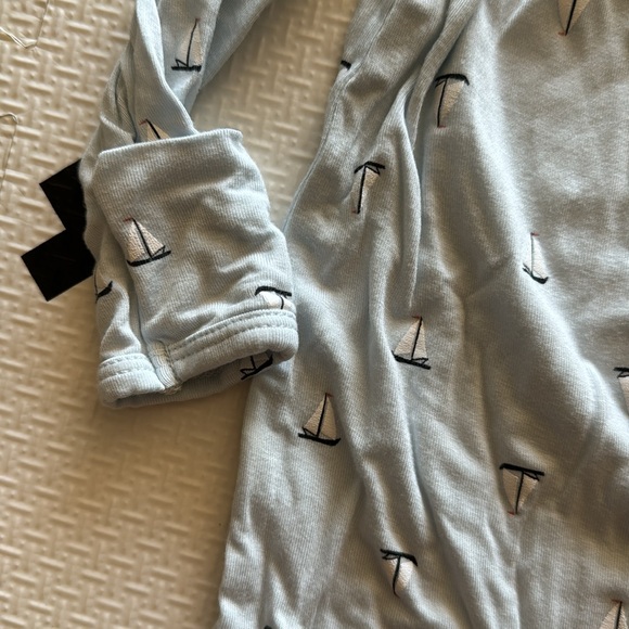 2 pack Carter’s sleep gowns - Picture 2 of 7